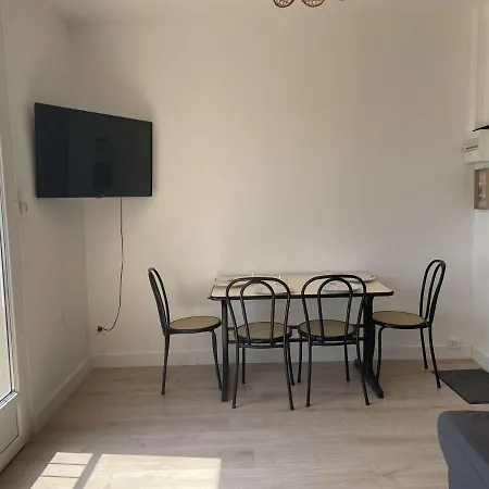 Renove 4-6 Pers A 200m De La Avec Parking Prive, Centre De Saint Pierre - Fr-1-229d-122 Apartment
