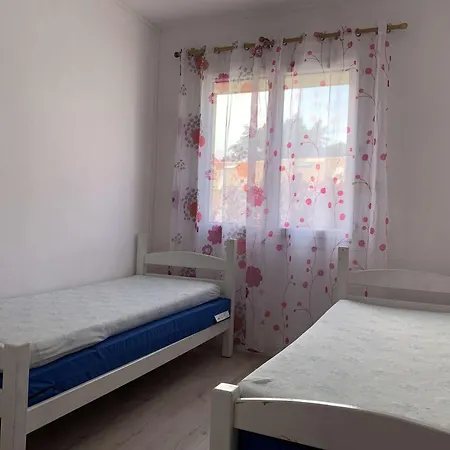 Apartment Renove 4-6 Pers A 200m De La Avec Parking Prive, Centre De Saint Pierre - Fr-1-229d-122 Fleury (Aude)